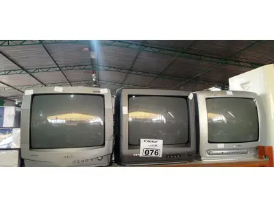 LOTE 076 - 03 TV’S DE TUBO MARCAS E MODELOS DIVERSOS. (NO ESTADO) ATENÇÃO! FAZER A VISITAÇÃO ANTES DE ARREMATAR, NÃO SABEMOS SE FUNCIONA. LEILÃO NÃO TEM GARANTIA E NEM DEVOLUÇÃO, SUJEITO A POSSÍVEIS AVARIAS VISÍVEIS/OCULTAS E/OU AUSÊNCIA DE COMPONENTES.