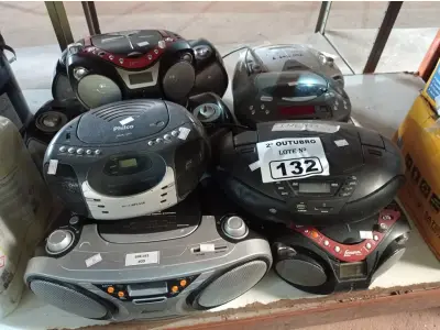 LOTE 132 - 10 APARELHOS DE SOM MARCAS E MODELOS DIVERSOS. (NO ESTADO) ATENÇÃO! FAZER A VISITAÇÃO ANTES DE ARREMATAR, NÃO SABEMOS SE FUNCIONA. LEILÃO NÃO TEM GARANTIA E NEM DEVOLUÇÃO, SUJEITO A POSSÍVEIS AVARIAS VISÍVEIS/OCULTAS E/OU AUSÊNCIA DE COMPONENTES.
