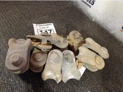 LOTE 147 - 10 MANILHAS/SAPATILHAS PARA CABO DE AÇO. (NO ESTADO) ATENÇÃO! FAZER A VISITAÇÃO ANTES DE ARREMATAR, NÃO SABEMOS SE FUNCIONA. LEILÃO NÃO TEM GARANTIA E NEM DEVOLUÇÃO, SUJEITO A POSSÍVEIS AVARIAS VISÍVEIS/OCULTAS E/OU AUSÊNCIA DE COMPONENTES.