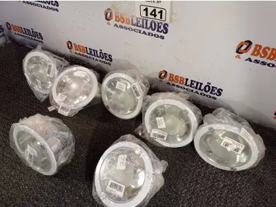 LOTE 141 - 07 LUMINÁRIAS REDONDAS DE EMBUTIR. (NO ESTADO) ATENÇÃO! FAZER A VISITAÇÃO ANTES DE ARREMATAR, NÃO SABEMOS SE FUNCIONA. LEILÃO NÃO TEM GARANTIA E NEM DEVOLUÇÃO, SUJEITO A POSSÍVEIS AVARIAS VISÍVEIS/OCULTAS E/OU AUSÊNCIA DE COMPONENTES.
