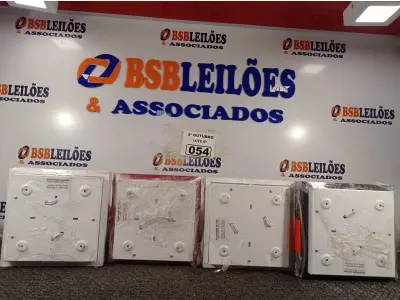 LOTE 054 - 04 PLAFONS DE SOBREPOR 20X20. (NO ESTADO) ATENÇÃO! FAZER A VISITAÇÃO ANTES DE ARREMATAR, NÃO SABEMOS SE FUNCIONA. LEILÃO NÃO TEM GARANTIA E NEM DEVOLUÇÃO, SUJEITO A POSSÍVEIS AVARIAS VISÍVEIS/OCULTAS E/OU AUSÊNCIA DE COMPONENTES.