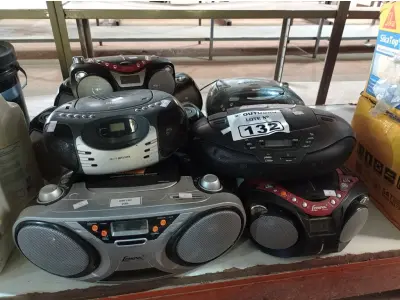 LOTE 132 - 10 APARELHOS DE SOM MARCAS E MODELOS DIVERSOS. (NO ESTADO) ATENÇÃO! FAZER A VISITAÇÃO ANTES DE ARREMATAR, NÃO SABEMOS SE FUNCIONA. LEILÃO NÃO TEM GARANTIA E NEM DEVOLUÇÃO, SUJEITO A POSSÍVEIS AVARIAS VISÍVEIS/OCULTAS E/OU AUSÊNCIA DE COMPONENTES.