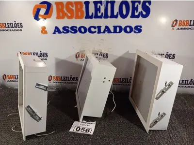 LOTE 056 - 03 LUMINÁRIAS DE EMBUTIR. (NO ESTADO) ATENÇÃO! FAZER A VISITAÇÃO ANTES DE ARREMATAR, NÃO SABEMOS SE FUNCIONA. LEILÃO NÃO TEM GARANTIA E NEM DEVOLUÇÃO, SUJEITO A POSSÍVEIS AVARIAS VISÍVEIS/OCULTAS E/OU AUSÊNCIA DE COMPONENTES.