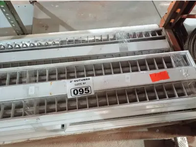 LOTE 095 - 06 LUMINÁRIAS DE SOBREPOR. (NO ESTADO) ATENÇÃO! FAZER A VISITAÇÃO ANTES DE ARREMATAR, NÃO SABEMOS SE FUNCIONA. LEILÃO NÃO TEM GARANTIA E NEM DEVOLUÇÃO, SUJEITO A POSSÍVEIS AVARIAS VISÍVEIS/OCULTAS E/OU AUSÊNCIA DE COMPONENTES.