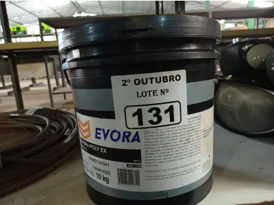 LOTE 131 - 01 BALDE DE GRAXA EVORA POLY EX NLGI:2 10KG. (NO ESTADO) ATENÇÃO! FAZER A VISITAÇÃO ANTES DE ARREMATAR, NÃO SABEMOS SE FUNCIONA. LEILÃO NÃO TEM GARANTIA E NEM DEVOLUÇÃO, SUJEITO A POSSÍVEIS AVARIAS VISÍVEIS/OCULTAS E/OU AUSÊNCIA DE COMPONENTES.