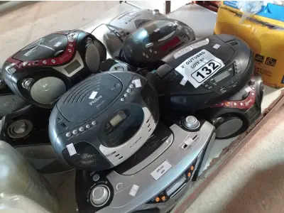 LOTE 132 - 10 APARELHOS DE SOM MARCAS E MODELOS DIVERSOS. (NO ESTADO) ATENÇÃO! FAZER A VISITAÇÃO ANTES DE ARREMATAR, NÃO SABEMOS SE FUNCIONA. LEILÃO NÃO TEM GARANTIA E NEM DEVOLUÇÃO, SUJEITO A POSSÍVEIS AVARIAS VISÍVEIS/OCULTAS E/OU AUSÊNCIA DE COMPONENTES.