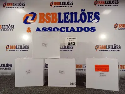 LOTE 053 - 04 LUMINÁRIAS EM ACRÍLICO MARCAS EDIBRAZ. (NO ESTADO) ATENÇÃO! FAZER A VISITAÇÃO ANTES DE ARREMATAR, NÃO SABEMOS SE FUNCIONA. LEILÃO NÃO TEM GARANTIA E NEM DEVOLUÇÃO, SUJEITO A POSSÍVEIS AVARIAS VISÍVEIS/OCULTAS E/OU AUSÊNCIA DE COMPONENTES.