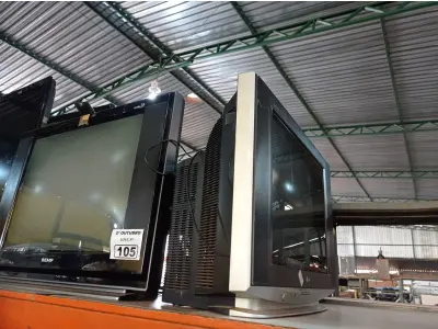 LOTE 105 - 02 TV’S DE TUBO MARCAS E MODELOS DIVERSOS PARA RETIRADA DE PEÇAS. (NO ESTADO) ATENÇÃO! FAZER A VISITAÇÃO ANTES DE ARREMATAR, NÃO SABEMOS SE FUNCIONA. LEILÃO NÃO TEM GARANTIA E NEM DEVOLUÇÃO, SUJEITO A POSSÍVEIS AVARIAS VISÍVEIS/OCULTAS E/OU AUSÊNCIA DE COMPONENTES.