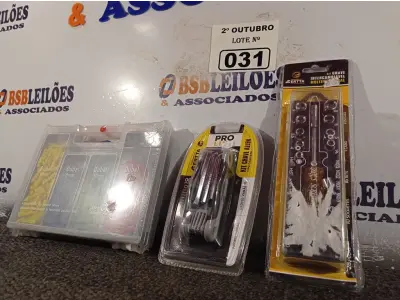 LOTE 031 - 01 KIT DE CHAVES INTERCAMBIÁVEL MULTIFUNCIONAL, 01 KIT CHAVE ALLEN TIPO CANIVETE E 01 KIT DE BROCAS. (NO ESTADO) ATENÇÃO! FAZER A VISITAÇÃO ANTES DE ARREMATAR, NÃO SABEMOS SE FUNCIONA. LEILÃO NÃO TEM GARANTIA E NEM DEVOLUÇÃO, SUJEITO A POSSÍVEIS AVARIAS VISÍVEIS/OCULTAS E/OU AUSÊNCIA DE COMPONENTES.