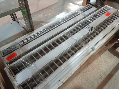 LOTE 095 - 06 LUMINÁRIAS DE SOBREPOR. (NO ESTADO) ATENÇÃO! FAZER A VISITAÇÃO ANTES DE ARREMATAR, NÃO SABEMOS SE FUNCIONA. LEILÃO NÃO TEM GARANTIA E NEM DEVOLUÇÃO, SUJEITO A POSSÍVEIS AVARIAS VISÍVEIS/OCULTAS E/OU AUSÊNCIA DE COMPONENTES.