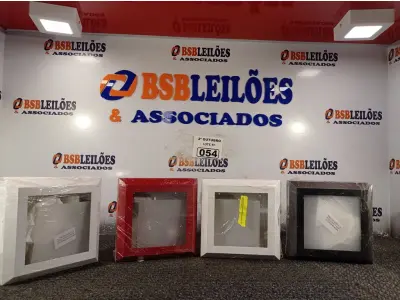 LOTE 054 - 04 PLAFONS DE SOBREPOR 20X20. (NO ESTADO) ATENÇÃO! FAZER A VISITAÇÃO ANTES DE ARREMATAR, NÃO SABEMOS SE FUNCIONA. LEILÃO NÃO TEM GARANTIA E NEM DEVOLUÇÃO, SUJEITO A POSSÍVEIS AVARIAS VISÍVEIS/OCULTAS E/OU AUSÊNCIA DE COMPONENTES.