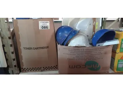 LOTE 086 - 01 LOTE COM CAPACETES DE SEGURANÇA NO TRABALHO, CHUVEIRO E VÁRIAS LUMINÁRIAS DE EMERGÊNCIA MARCAS E MODELOS DIVERSOS. (NO ESTADO) ATENÇÃO! FAZER A VISITAÇÃO ANTES DE ARREMATAR, NÃO SABEMOS SE FUNCIONA. LEILÃO NÃO TEM GARANTIA E NEM DEVOLUÇÃO, SUJEITO A POSSÍVEIS AVARIAS VISÍVEIS/OCULTAS E/OU AUSÊNCIA DE COMPONENTES.