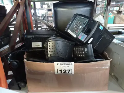 LOTE 127 - 01 FRAGMENTADORA DE PAPEL, 01 RELÓGIO DE PONTO, 02 ESTABILIZADORES VÁRIOS TECLADOS PARA PC E APARELHOS DE TELEFONE MARCAS E MODELOS DIVERSOS. (NO ESTADO) ATENÇÃO! FAZER A VISITAÇÃO ANTES DE ARREMATAR, NÃO SABEMOS SE FUNCIONA. LEILÃO NÃO TEM GARANTIA E NEM DEVOLUÇÃO, SUJEITO A POSSÍVEIS AVARIAS VISÍVEIS/OCULTAS E/OU AUSÊNCIA DE COMPONENTES.