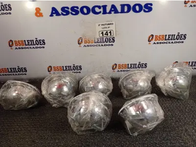 LOTE 141 - 07 LUMINÁRIAS REDONDAS DE EMBUTIR. (NO ESTADO) ATENÇÃO! FAZER A VISITAÇÃO ANTES DE ARREMATAR, NÃO SABEMOS SE FUNCIONA. LEILÃO NÃO TEM GARANTIA E NEM DEVOLUÇÃO, SUJEITO A POSSÍVEIS AVARIAS VISÍVEIS/OCULTAS E/OU AUSÊNCIA DE COMPONENTES.