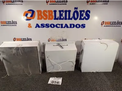 LOTE 056 - 03 LUMINÁRIAS DE EMBUTIR. (NO ESTADO) ATENÇÃO! FAZER A VISITAÇÃO ANTES DE ARREMATAR, NÃO SABEMOS SE FUNCIONA. LEILÃO NÃO TEM GARANTIA E NEM DEVOLUÇÃO, SUJEITO A POSSÍVEIS AVARIAS VISÍVEIS/OCULTAS E/OU AUSÊNCIA DE COMPONENTES.