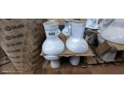 LOTE 050 - 01 LOTE COM 04 VASOS SANITÁRIOS (NO ESTADO, NÃO SABEMOS SE FUNCIONA. LEILÃO NÃO TEM GARANTIA E NEM DEVOLUÇÃO).