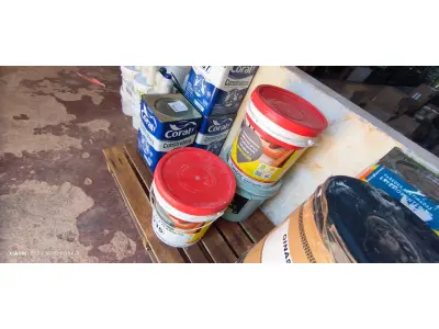 LOTE 035 - 01 LOTE COM BALDES DE IMPERMEABILIZANTES (NO ESTADO, NÃO SABEMOS SE FUNCIONA. LEILÃO NÃO TEM GARANTIA E NEM DEVOLUÇÃO).
