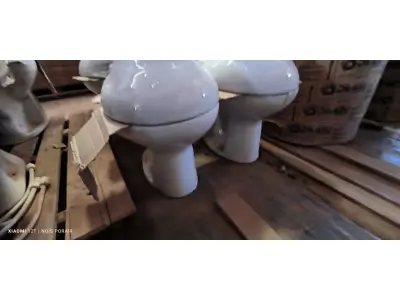LOTE 058 - 01 LOTE COM 04 VASOS SANITÁRIOS (NO ESTADO, NÃO SABEMOS SE FUNCIONA. LEILÃO NÃO TEM GARANTIA E NEM DEVOLUÇÃO).