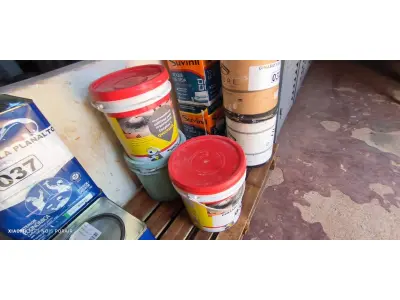 LOTE 035 - 01 LOTE COM BALDES DE IMPERMEABILIZANTES (NO ESTADO, NÃO SABEMOS SE FUNCIONA. LEILÃO NÃO TEM GARANTIA E NEM DEVOLUÇÃO).