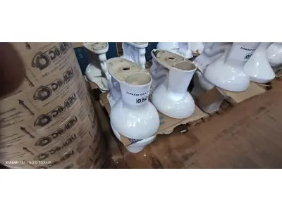LOTE 050 - 01 LOTE COM 04 VASOS SANITÁRIOS (NO ESTADO, NÃO SABEMOS SE FUNCIONA. LEILÃO NÃO TEM GARANTIA E NEM DEVOLUÇÃO).