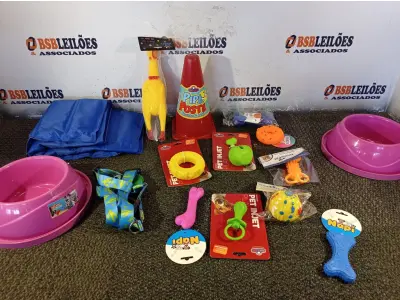 LOTE 039 - 01 KIT DE ACESSÓRIOS PARA PET CONTENDO: TAPETE GELADO, PIPI POSTINHO, OSSO PET, PET PLAY COXA, PET PLAY CHUPETA, PET PLAY PNEU, COMEDOURO 3912, MORDEDOR BOLA SOL, HALTER 04 FUROS, OSSINHO LISO, ROSQUINHA VINIL MORDEDOR, MORDEDOR FRANGO “M”, OSSINHO PATINHA E PEITORAL CACTUS “G”. (NO ESTADO) ATENÇÃO! FAZER A VISITAÇÃO ANTES DE ARREMATAR, NÃO SABEMOS SE FUNCIONA. LEILÃO NÃO TEM GARANTIA E NEM DEVOLUÇÃO, SUJEITO A POSSÍVEIS AVARIAS VISÍVEIS/OCULTAS E/OU AUSÊNCIA DE COMPONENTES.