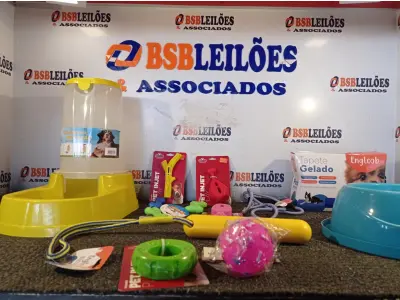 LOTE 032 - 01 KIT DE ACESSÓRIOS PARA PET CONTENDO: COMEDOURO PRÁTICO 6,5L, TAPETE GELADO PEQUENO, GUIA NEON, OSSINHO PATINHA, BOLA VINIL ROSA, BASTÃO CORDA, PET PLAY PICOLÉ, PET PLAY GRAVETO, PET PLAY COXA DE FRANGO, PET PLAY PNEU, OSSINHO LISO E COMEDOURO 3914. (NO ESTADO) ATENÇÃO! FAZER A VISITAÇÃO ANTES DE ARREMATAR, NÃO SABEMOS SE FUNCIONA. LEILÃO NÃO TEM GARANTIA E NEM DEVOLUÇÃO, SUJEITO A POSSÍVEIS AVARIAS VISÍVEIS/OCULTAS E/OU AUSÊNCIA DE COMPONENTES.