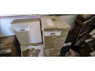 LOTE 056 - 04 CAIXAS COM FORROS CARTONADOS (NO ESTADO, NÃO SABEMOS SE FUNCIONA. LEILÃO NÃO TEM GARANTIA E NEM DEVOLUÇÃO).