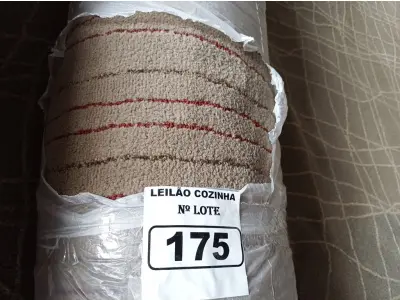 LOTE 175 - 01 TAPETE MEDINDO 400CMX300CM. (NO ESTADO, NÃO SABEMOS SE FUNCIONA. LEILÃO NÃO TEM GARANTIA E NEM DEVOLUÇÃO).
