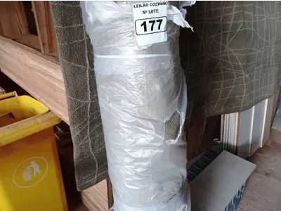 LOTE 177 - 01 TAPETE MEDINDO 400CMX300CM. (NO ESTADO, NÃO SABEMOS SE FUNCIONA. LEILÃO NÃO TEM GARANTIA E NEM DEVOLUÇÃO).