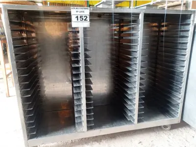 LOTE 152 - 01 ARMÁRIO PARA 54 BANDEJAS EM AÇO INOX. (NO ESTADO, NÃO SABEMOS SE FUNCIONA. LEILÃO NÃO TEM GARANTIA E NEM DEVOLUÇÃO).
