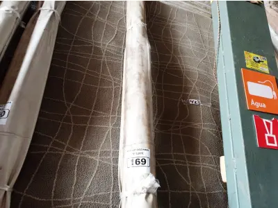 LOTE 169 - 01 TOLDO ESTILO CORTINA MEDINDO 310CMX400CM (CXA). (NO ESTADO, NÃO SABEMOS SE FUNCIONA. LEILÃO NÃO TEM GARANTIA E NEM DEVOLUÇÃO).