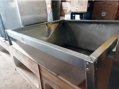 LOTE 163 - 01 COIFA EM AÇO INOX MEDINDO 126CMX120CM. (NO ESTADO, NÃO SABEMOS SE FUNCIONA. LEILÃO NÃO TEM GARANTIA E NEM DEVOLUÇÃO).