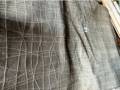 LOTE 178 - 01 TAPETE MEDINDO 400CMX300CM. (NO ESTADO, NÃO SABEMOS SE FUNCIONA. LEILÃO NÃO TEM GARANTIA E NEM DEVOLUÇÃO).