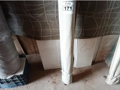LOTE 171 - 01 TOLDO ESTILO CORTINA MEDINDO 456CMX400CM (CXA). (NO ESTADO, NÃO SABEMOS SE FUNCIONA. LEILÃO NÃO TEM GARANTIA E NEM DEVOLUÇÃO).