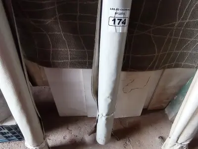 LOTE 174 - 01 TOLDO ESTILO CORTINA MEDINDO 456CMX400CM (CXA). (NO ESTADO, NÃO SABEMOS SE FUNCIONA. LEILÃO NÃO TEM GARANTIA E NEM DEVOLUÇÃO).