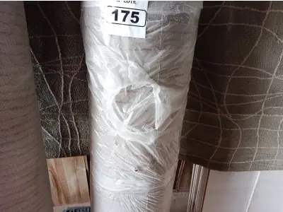LOTE 175 - 01 TAPETE MEDINDO 400CMX300CM. (NO ESTADO, NÃO SABEMOS SE FUNCIONA. LEILÃO NÃO TEM GARANTIA E NEM DEVOLUÇÃO).