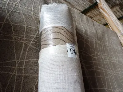 LOTE 176 - 01 TAPETE MEDINDO 400CMX300CM. (NO ESTADO, NÃO SABEMOS SE FUNCIONA. LEILÃO NÃO TEM GARANTIA E NEM DEVOLUÇÃO).