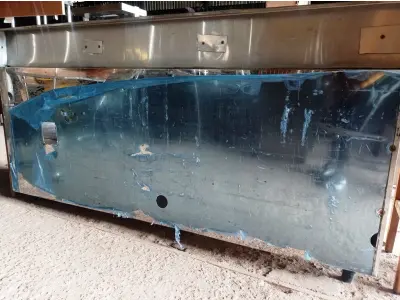LOTE 153 - 01 BALCÃO SECO COM PIA MEDINDO 200CMX55CM EM AÇO  INOX.(NO ESTADO, NÃO SABEMOS SE FUNCIONA. LEILÃO NÃO TEM GARANTIA E NEM DEVOLUÇÃO).