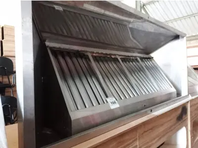 LOTE 166 - 01 COIFA LAVÁVEL EM AÇO INOX MEDINDO 240CMX100CM. (NO ESTADO, NÃO SABEMOS SE FUNCIONA. LEILÃO NÃO TEM GARANTIA E NEM DEVOLUÇÃO).
