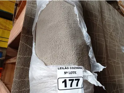 LOTE 177 - 01 TAPETE MEDINDO 400CMX300CM. (NO ESTADO, NÃO SABEMOS SE FUNCIONA. LEILÃO NÃO TEM GARANTIA E NEM DEVOLUÇÃO).