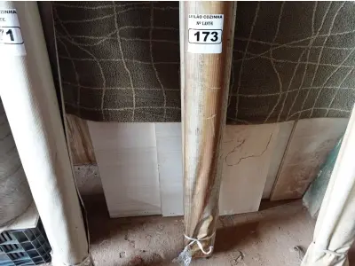 LOTE 173 - 01 TOLDO ESTILO CORTINA MEDINDO 400CMX400CM (CXA). (NO ESTADO, NÃO SABEMOS SE FUNCIONA. LEILÃO NÃO TEM GARANTIA E NEM DEVOLUÇÃO).