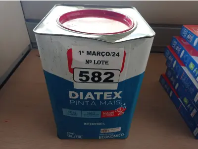 LOTE 582 - 01 LATA DE TINTA IQUINE DIATEX PINTA MAIS 18L FOSCO BASE “P”. (NO ESTADO) ATENÇÃO! FAZER A VISITAÇÃO ANTES DE ARREMATAR, NÃO SABEMOS SE FUNCIONA. LEILÃO NÃO TEM GARANTIA E NEM DEVOLUÇÃO, SUJEITO A POSSÍVEIS AVARIAS VISÍVEIS/OCULTAS E/OU AUSÊNCIA DE COMPONENTES.