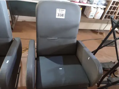 LOTE 338 - 01 POLTRONA DE DESCANSO. (NO ESTADO) ATENÇÃO! FAZER A VISITAÇÃO ANTES DE ARREMATAR, NÃO SABEMOS SE FUNCIONA. LEILÃO NÃO TEM GARANTIA E NEM DEVOLUÇÃO, SUJEITO A POSSÍVEIS AVARIAS VISÍVEIS/OCULTAS E/OU AUSÊNCIA DE COMPONENTES.