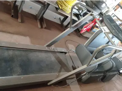 LOTE 336 - 01 ESTEIRA ELÉTRICA. (NO ESTADO) ATENÇÃO! FAZER A VISITAÇÃO ANTES DE ARREMATAR, NÃO SABEMOS SE FUNCIONA. LEILÃO NÃO TEM GARANTIA E NEM DEVOLUÇÃO, SUJEITO A POSSÍVEIS AVARIAS VISÍVEIS/OCULTAS E/OU AUSÊNCIA DE COMPONENTES.