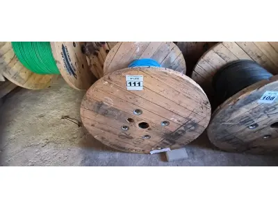LOTE 111 - 01 CARRETEL COM CABO 10MM NA COR AZUL. COM 420 METROS (NO ESTADO) 
