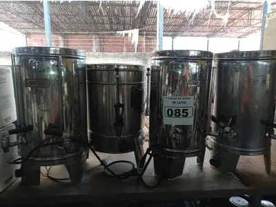 LOTE 085 - 04 CAFETEIRAS EM INOX COM AVARIAS. (NO ESTADO) ATENÇÃO! FAZER A VISITAÇÃO ANTES DE ARREMATAR, NÃO SABEMOS SE FUNCIONA. LEILÃO NÃO TEM GARANTIA E NEM DEVOLUÇÃO, SUJEITO A POSSÍVEIS AVARIAS VISÍVEIS/OCULTAS E/OU AUSÊNCIA DE COMPONENTES.