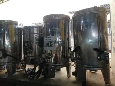 LOTE 085 - 04 CAFETEIRAS EM INOX COM AVARIAS. (NO ESTADO) ATENÇÃO! FAZER A VISITAÇÃO ANTES DE ARREMATAR, NÃO SABEMOS SE FUNCIONA. LEILÃO NÃO TEM GARANTIA E NEM DEVOLUÇÃO, SUJEITO A POSSÍVEIS AVARIAS VISÍVEIS/OCULTAS E/OU AUSÊNCIA DE COMPONENTES.