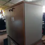 LOTE 399 - 01 ARMÁRIO BAIXO EM MADEIRA COM 02 PORTAS E 01 PRATELEIRA. (NO ESTADO, LEILÃO NÃO TEM GARANTIA E NEM DEVOLUÇÃO, SUJEITO A POSSÍVEIS AVARIAS VISÍVEIS/OCULTAS E/OU AUSÊNCIA DE COMPONENTES).