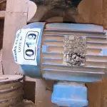LOTE 019 - 01 MOTOR ELÉTRICO WEG 3.0 CV 220V/380V (NO ESTADO)