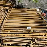 LOTE 030 - 01 LOTE COM GRADES EM FERRO AMARELAS (NO ESTADO)